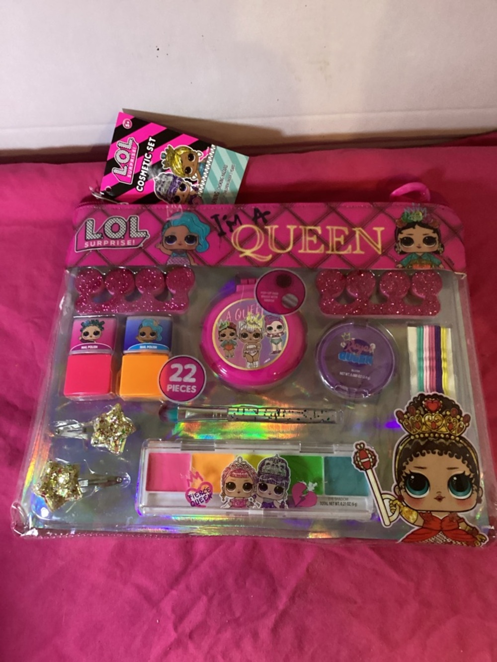 525-L.O.L. Surprise! I’m a Queen 22 Piece Cosmetic Makeup Set in Storage Bag